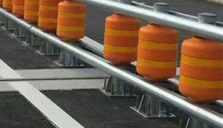 comprar Largura 2000 mm Barreira de segurança de rolos amarelo com listras pretas Barreira de segurança industrial resistente a impactos para espaços de trabalho online manufacture