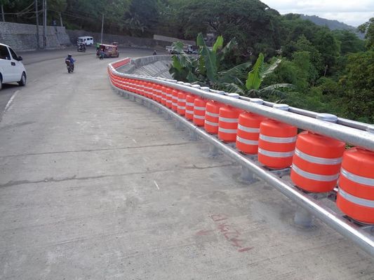 comprar Hot Dipped Galvanized Guardrail Rolling Barrier International Level 4 Certified for Road Protection and Traffic Control online manufacture