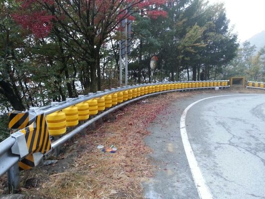 comprar 3pcs Beam Rolling Barrier with Guardrail Zinc Coating 85um600g per square meter Heavy Duty Traffic Safety Barrier System online manufacture