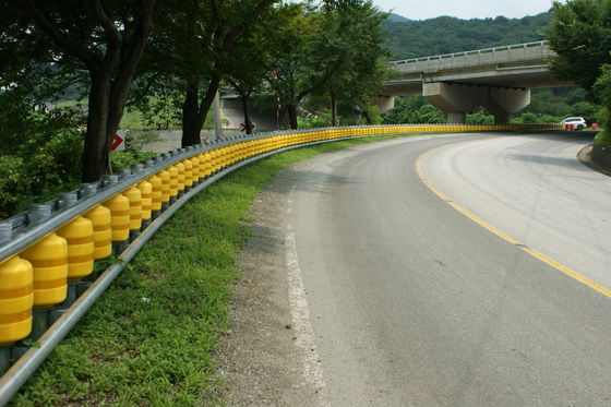 comprar PU Roller Material Rolling Guardrail Barrier Zinc Coating 85um 600g per Square Meter Grade International Level 4 Road Safety Solution online manufacture