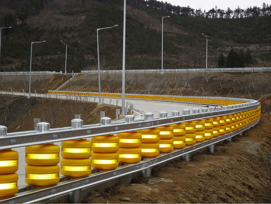 Bom preço Tamanho do rolo de 245 350 mm Barreira de rolo para rodovia com vida útil de 10 anos e produção de 300 metros por dia para controle de tráfego on-line