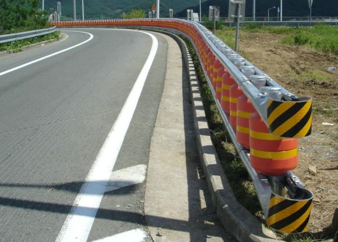 Corrimão 9 das facilidades de transporte do carro do acidente da barreira do corrimão do rolamento do feixe de W